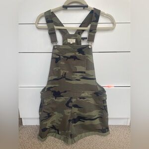 NWOT Thread & Supply Camouflage Shorts Overalls Small